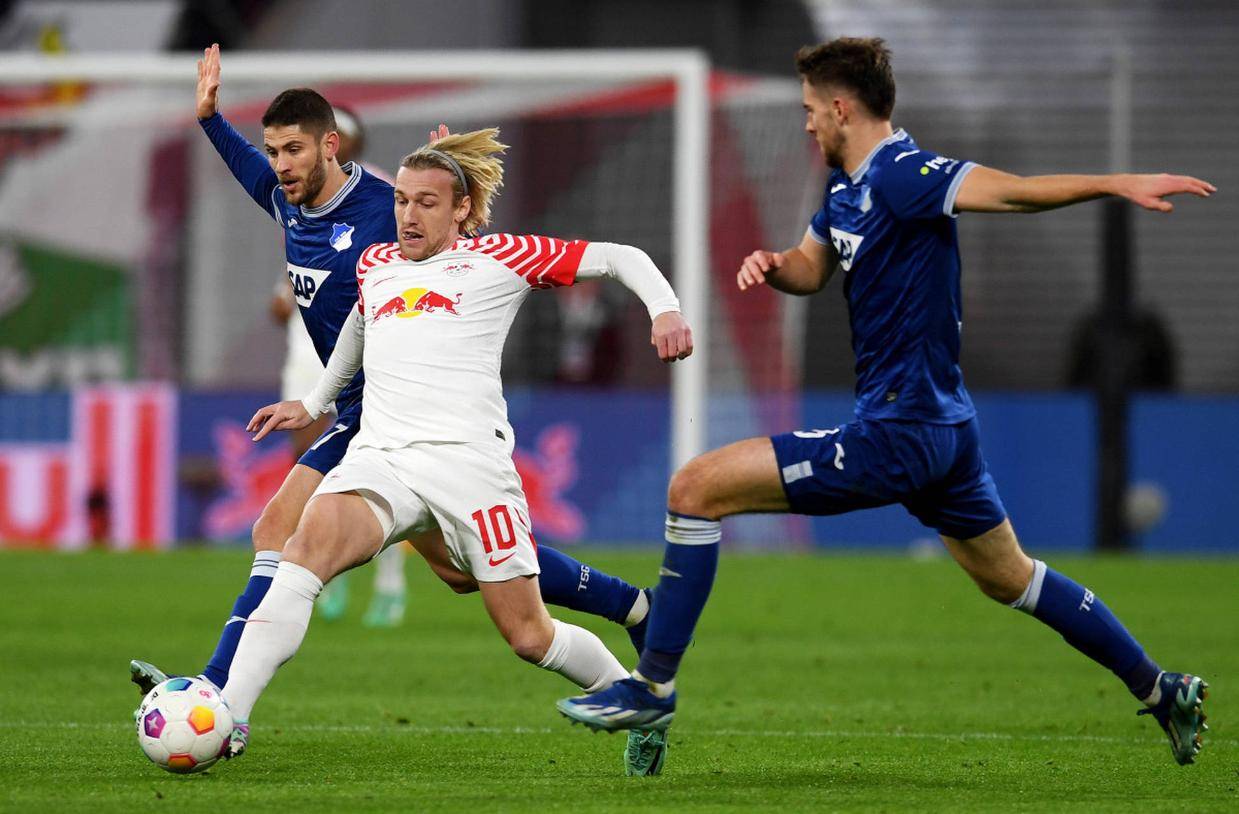 25152期胜负彩前瞻 | 德甲焦点战：奥格斯堡保级关键战，莱红牛争冠不容失分！